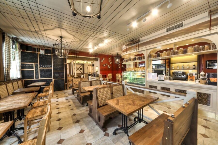 В утренней спешке не всегда есть время и желание готовить завтрак дома. К счастью, Петербург располагает большим количеством мест, где можно вкусно и недорого позавтракать. Подборка заведений с эконом-завтраками от Питер Online: