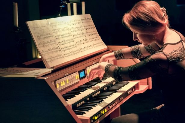 7 сентября в одном из самых красивых и романтичных мест северной столицы – в концертном зале Яани Кирик – состоится необычный органный концерт&nbsp;«Музыка При Свечах». По всему залу зажгут несколько сотен свечей, которые будут дополнять мелодию бликами огня и ароматами уюта.