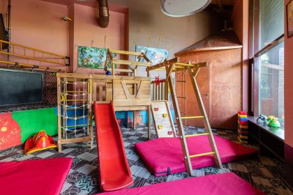 Family Kitchen Nevesomost Гуси Лебеди Capuletti Банщики Пряности & Радости Маймун Чайка Матисов на Трибуца Uva Забыли сахар Секретер Большая кухня Roppongi