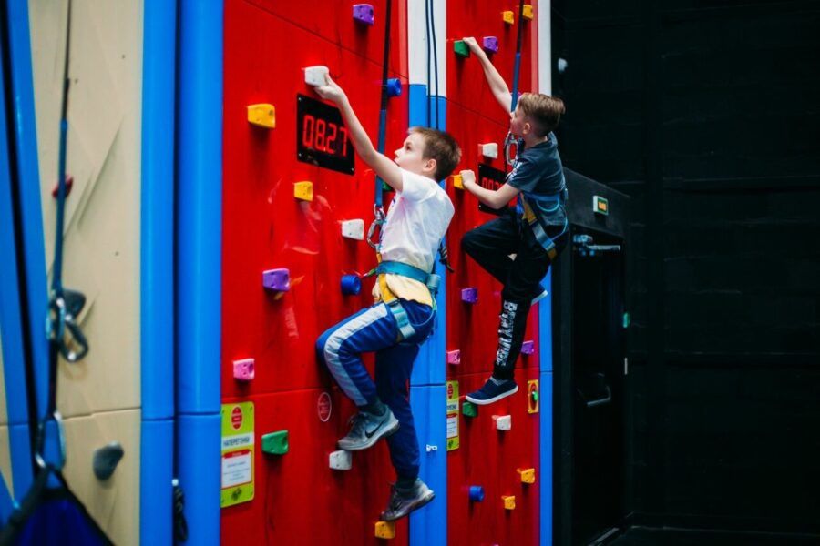 Gorilla Park в Санкт-Петербурге - веревочная трасса и скалодром для детей