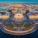 Академия художеств, дворец Меншикова, Стрелка, Кунсткамера, Зоологический музей и берег Финского залива — всё в одной прогулке.