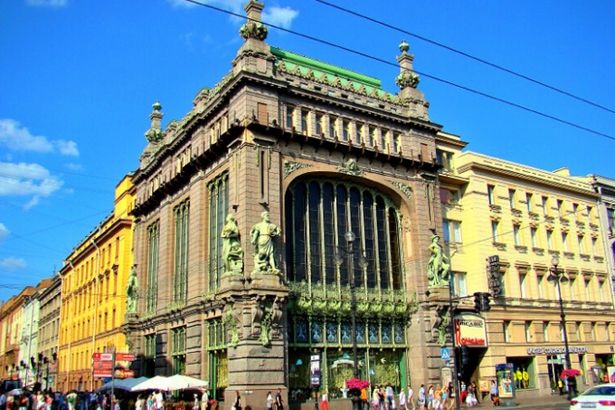 u0415u043bu0438u0441u0435u0435u0432u0441u043au0438u0439 u043cu0430u0433u0430u0437u0438u043d u0443u0445u043eu0434u0438u0442 u0432 u0447u0430u0441u0442u043du044bu0435 u0440u0443u043au0438