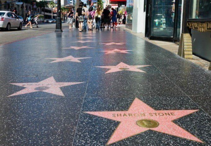 Первые звёзды на «Аллее» создадут в честь художественного руководителя «Театра Европы» Льва Додина и балетмейстера Бориса Эйфмана.