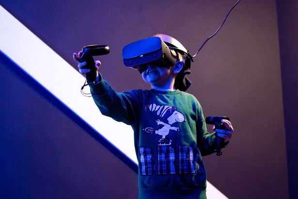 В Санкт-Петербурге началось строительство станции метро "Зоопарк". Это – рабочее название станции подземки. По завершении строительства ей дадут новое имя – "Планерная". Она расположится на зеленой ветке метро. К концу 2025 года "Планерную" должны открыть для пассажиров.&nbsp;