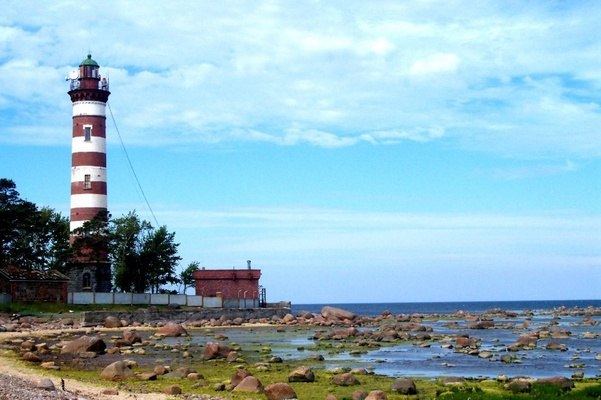 Суровые морские стражи пробивают свинцовый петербургский туман, указывая морякам дорогу, как путеводная звезда. Они окутаны интересными историями и даже боевой славой. Питер Online рассказывает, какие маяки стоит посетить в окрестностях Петербурга: