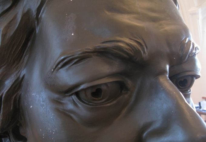 u0413u043eu0440u043eu0434u0441u043au0438u0435 u0438u0441u0442u043eu0440u0438u0438: u041fu043eu0447u0435u043cu0443 u0443 u041cu0435u0434u043du043eu0433u043e u0432u0441u0430u0434u043du0438u043au0430 u0437u0440u0430u0447u043au0438 u0432 u0432u0438u0434u0435 u0441u0435u0440u0434u0435u0447u0435u043a