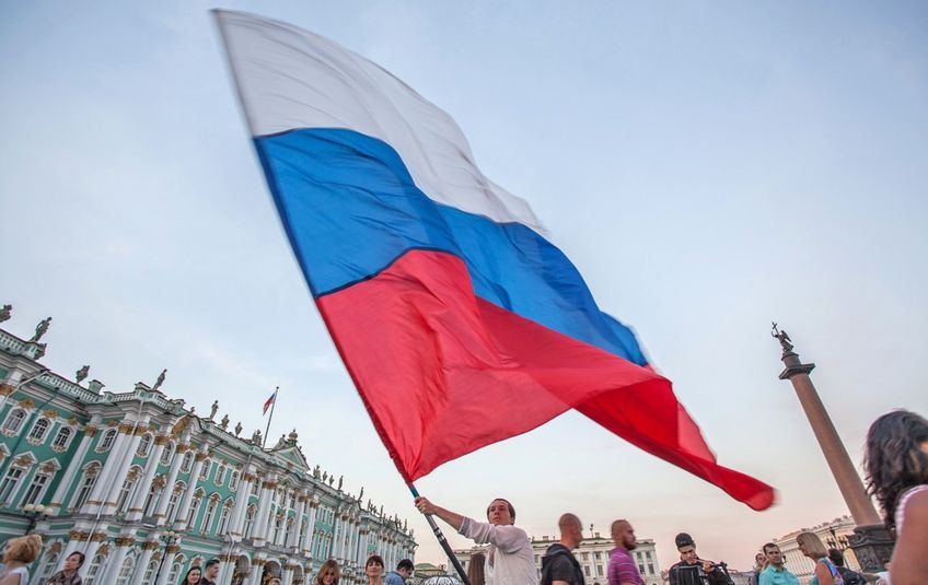 В 2020 году праздник впервые пройдёт в онлайн-формате. Запланированы конкурсы патриотической песни, танцевальный флешмоб «RussianDance», а также несколько благотворительных акций. «Оффлайн» пройдёт только гала-концерт у Петропавловской крепости, который петербуржцы смогут посмотреть в прямом эфире. Подробную программу читайте в материале Питер Online. 