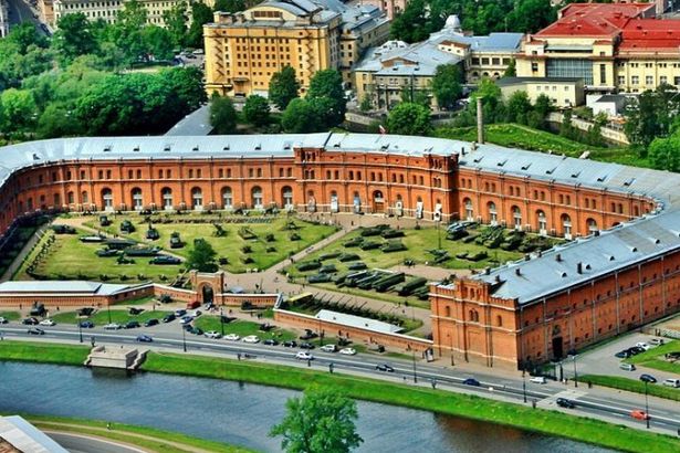 u0410u0440u0442u0438u043bu043bu0435u0440u0438u0439u0441u043au0438u0439 u043cu0443u0437u0435u0439 u0438 u0410u043bu0435u043au0441u0430u043du0434u0440u043eu0432u0441u043au0438u0439 u043fu0430u0440u043a u0441u043eu0435u0434u0438u043du044fu0442 u043fu0435u0448u0435u0445u043eu0434u043du044bu043c u043cu043eu0441u0442u043eu043c