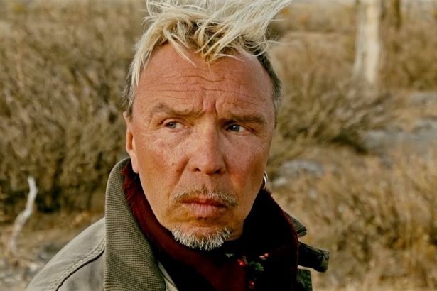 u0413u0430u0440u0438u043a u0421u0443u043au0430u0447u0435u0432 u043fu0440u0435u0434u0441u0442u0430u0432u0438u0442 u0432 u00abu0424u043eu0440u043cu0443u043bu0435 u041au0438u043du043eu00bb u0440u0435u0442u0440u043eu0441u043fu0435u043au0442u0438u0432u0443 u0441u0432u043eu0438u0445 u0440u0435u0436u0438u0441u0441u0435u0440u0441u043au0438u0445 u0440u0430u0431u043eu0442