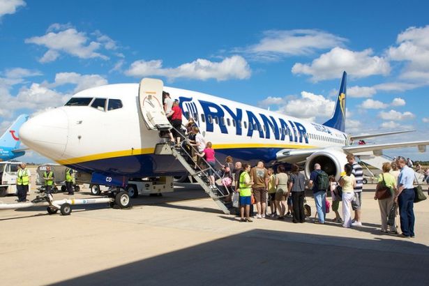 Возможно, совсем скоро петербуржцы смогут летать в Европу по низкой цене. В данный момент ведутся переговоры о передаче военного аэродрома в Сиверском администрации Ленобласти для того, чтобы организовать там аэропорт-лоукостер.