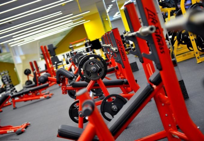 Вам хотелось бы персонально тренироваться у мастеров спорта? Стать учеником чемпиона или подружиться с призерами крупнейших соревнований страны? Спортивный клуб Fitness One с радостью предоставит вам такую возможность! Индивидуальные программы тренировок, занятия в мини-группах для взрослых и детей – приходите за спортивными успехами в клуб Fitness One!&nbsp;