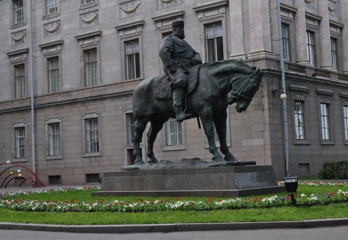 pamjatnik-aleksandru-iii e2a39