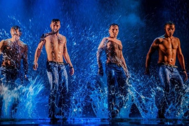 u0428u043eu0443 u043fu043eu0434 u0434u043eu0436u0434u0435u043c u00abu041fu0440u0438u0437u043du0430u043du0438u0435 u0432 u043bu044eu0431u0432u0438u00bb