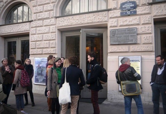 u041cu043eu0441u043au043eu0432u0441u043au0438u0439 u00abu0410u043au0442u0438u0432u043du044bu0439 u0442u0435u0430u0442u0440u00bb u043fu043eu043au0430u0436u0435u0442 u043fu0440u0435u043cu044cu0435u0440u0443