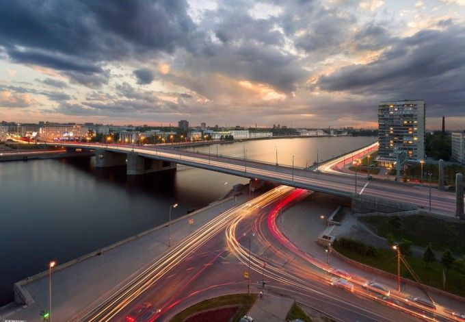 Планируется, что в скором времени набережную облагородят растительностью, пешеходным бульваром с прилегающими общественными зонами рекреации.