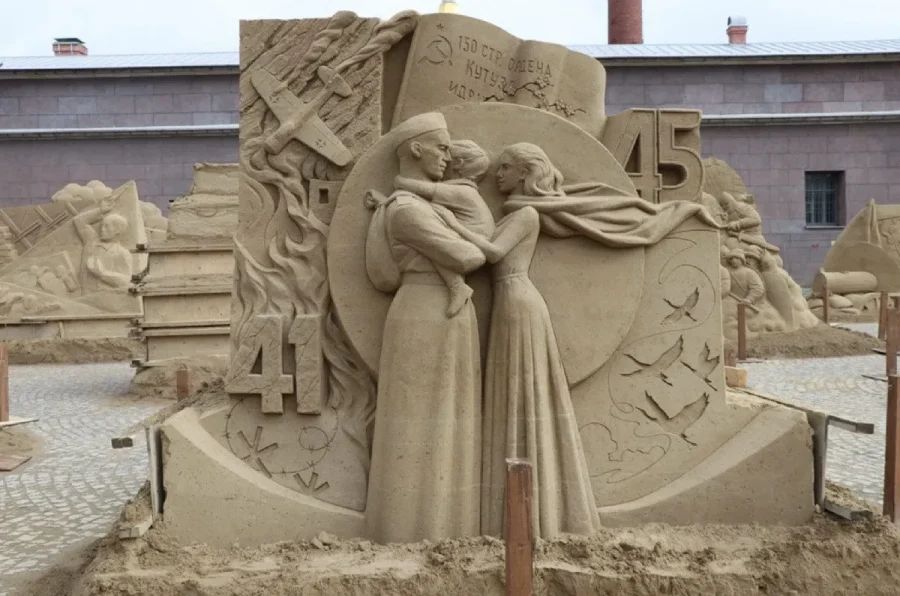 Песчаные скульптуры в Петропавловской крепости