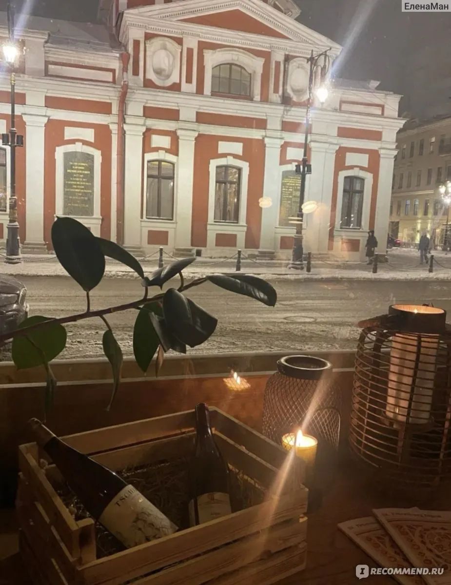 Интерьер ресторана Leila на улице Пестеля в Петербурге