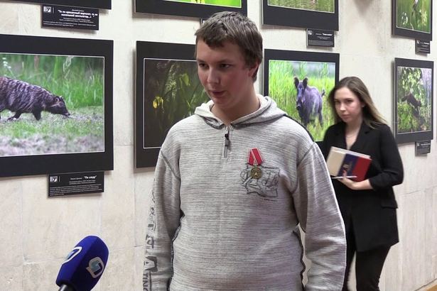 15-летний юноша из Ленинградской области совершил героически поступок, спас двух девочек от пожара в своем доме. 27 декабря в День спасателя школьника наградили медалью МЧС России «За отвагу на пожаре».