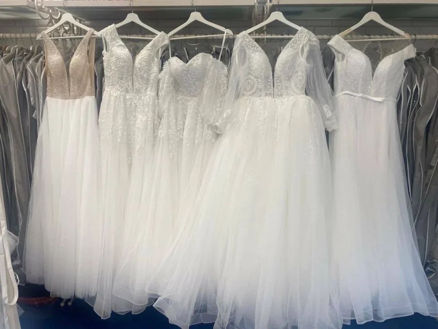 Салон Эпатаж с более чем 1000 платьев