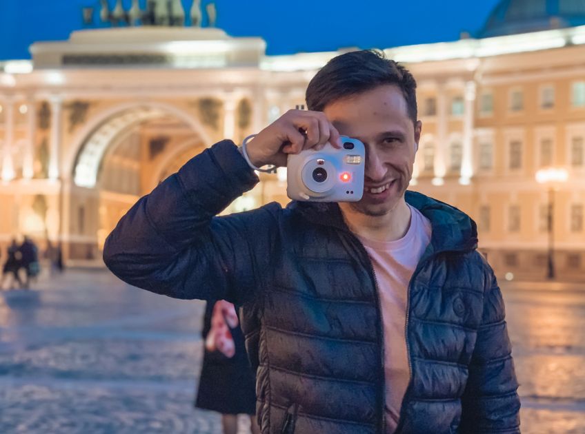 Instax mini 11: u0442u0435u0441u0442 u043du043eu0432u043eu0439 u0444u043eu0442u043eu043au0430u043cu0435u0440u044b u0431u044bu0441u0442u0440u043eu0439 u043fu0435u0447u0430u0442u0438 u0432 u0443u0441u043bu043eu0432u0438u044fu0445 u041fu0435u0442u0435u0440u0431u0443u0440u0433u0430