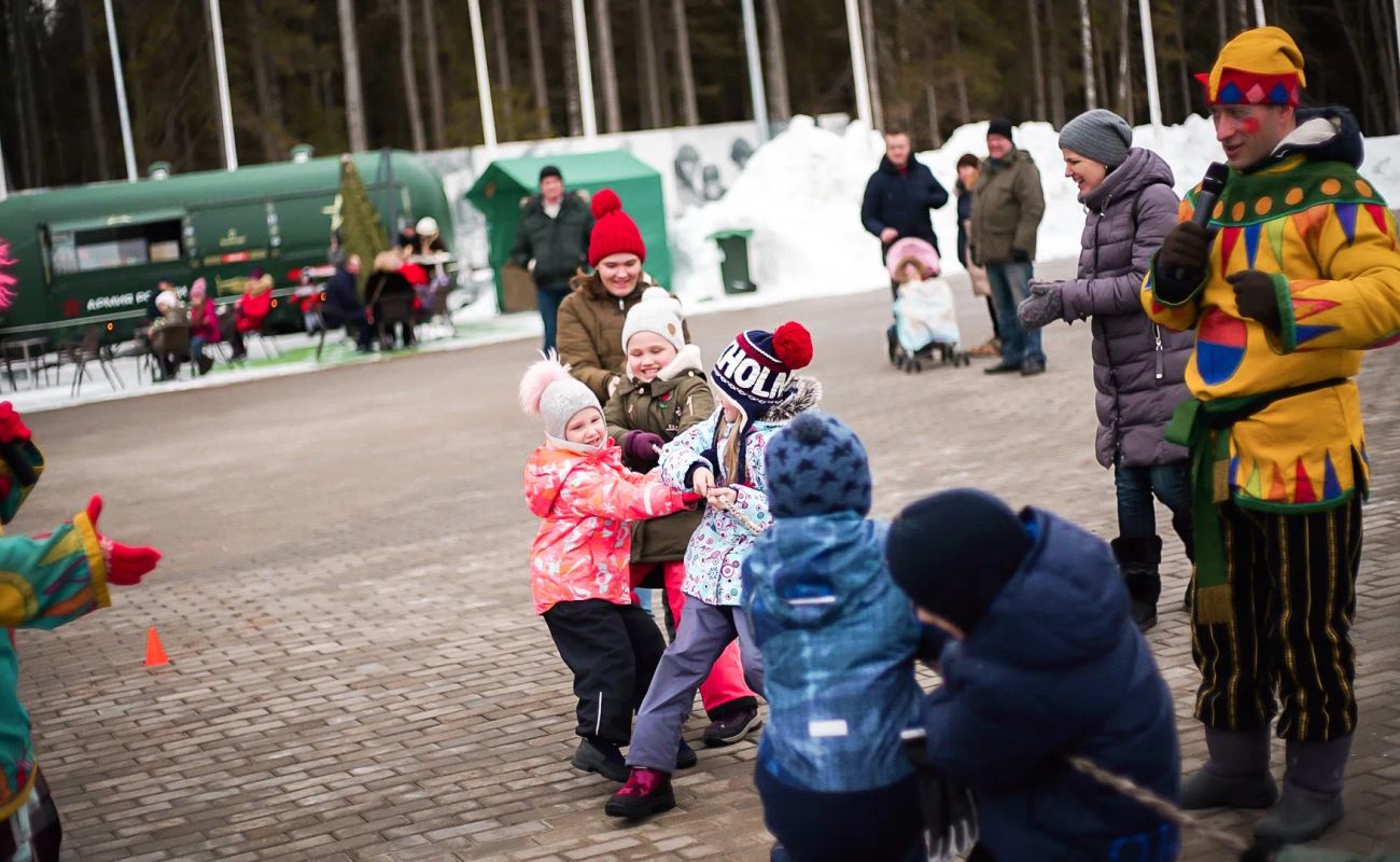 Окунуться в традиционные народные гулянья, отведать горячих блинов, сделать чучело Масленицы на 3D принтере, поболтать с роботом, увидеть яркое файер шоу, жители Петербурга смогут на праздновании Масленицы в Политехническом парке.