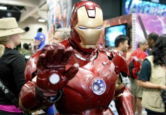 Персонажи комиксов, фильмов и видеоигр соберутся все вместе под крышей «Этажей» 8-9 октября. Петербуржцам и гостям города подарят захватывающий праздник, а также расскажут лекции о зарождении косплея и комиксов. Гости не только увидят потрясающих фантастических персонажей, но и смогут с ними сфотографироваться. Для всех зрителей подготовлено захватывающее шоу, которое никого не оставит равнодушным.