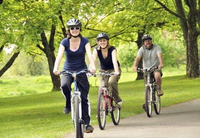 Для велосипедистов устроили небольшой праздник: на просторах области появилась новая трасса для велопрогулок. Длина маршрута составит 38 километров, а для удобства катания маршрут был оборудован картами и указателями, а также местами для отдыха.