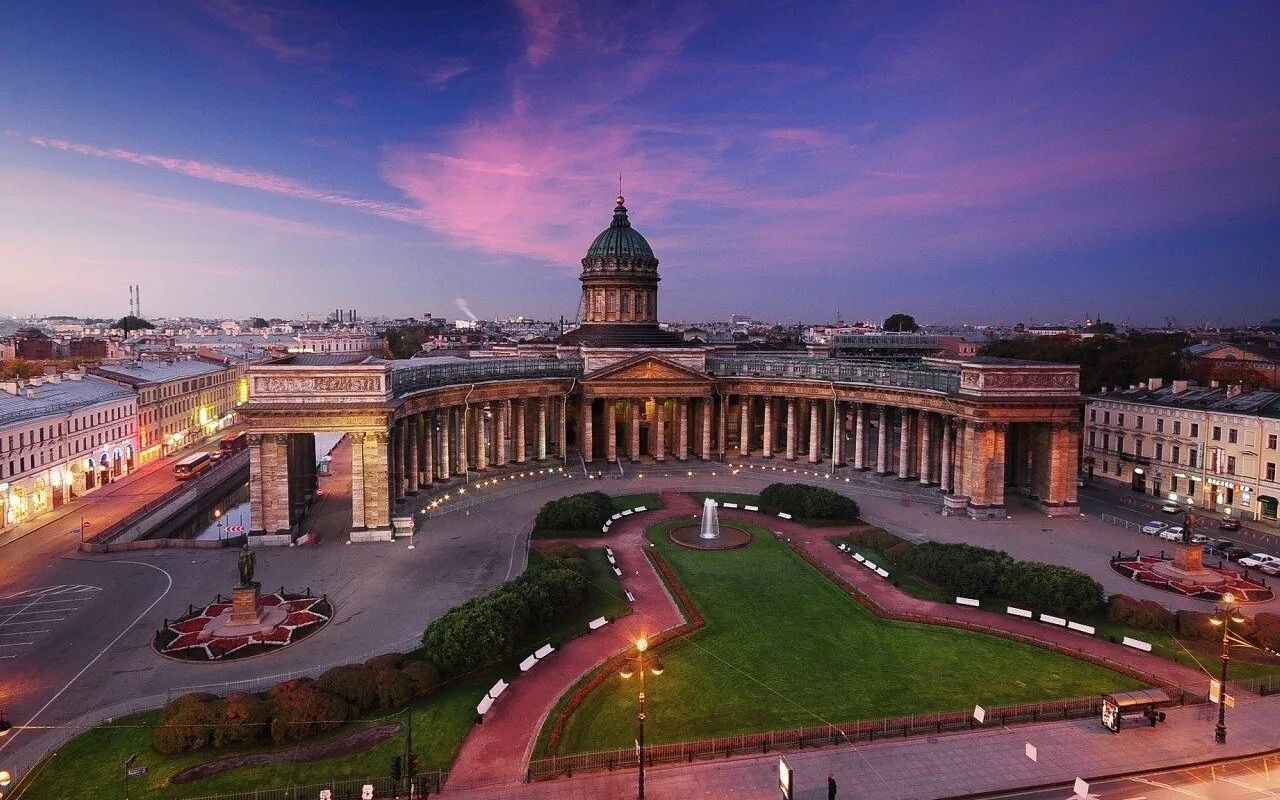 Знаете ли вы, что 10% площади Санкт-Петербурга покрыто водой, а коллекция Эрмитажа настолько огромна, что на её просмотр понадобится 8 лет вашей жизни? Эти и другие поразительные факты о самом европейском городе России ждут вас в нашем солнечном путеводителе.