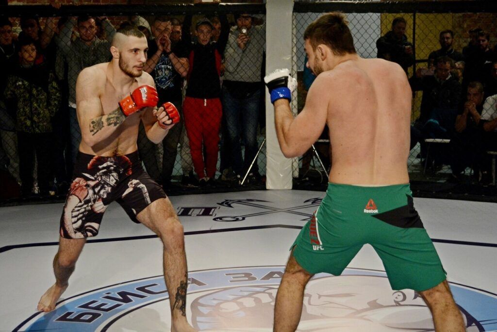 Клуб боевых искусств, где профессиональные и опытные тренеры – Чемпионы Мира, России и Европы помогут каждому освоить разные виды единоборств: каратэ, дзюдо, муай-тай, айкидо, самбо и другие. Здесь проводят групповые и индивидуальные тренировки как для детей, так и для взрослых.