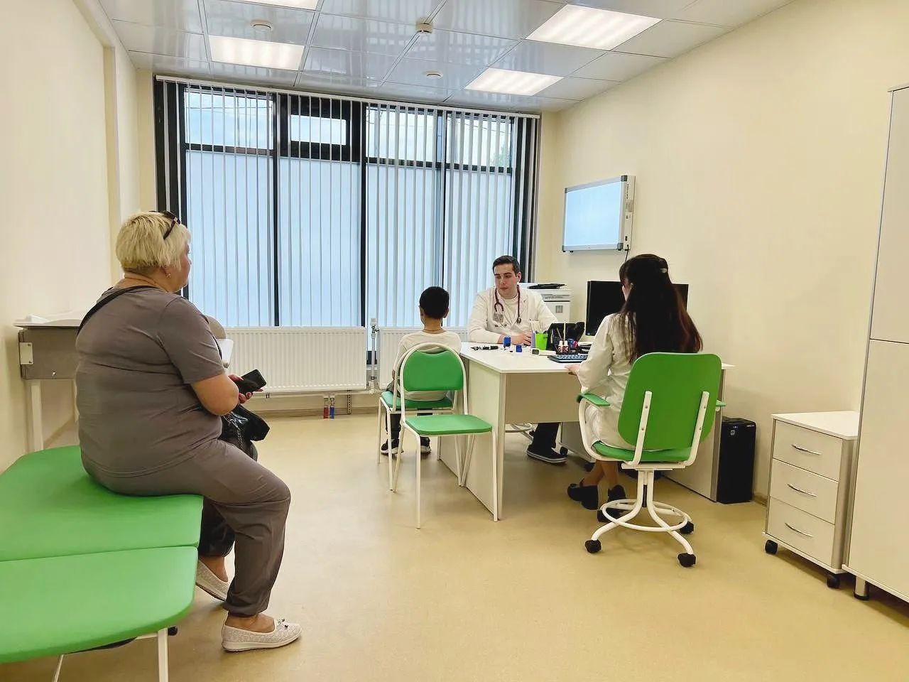Приём педиатра в детском отделении многопрофильной клиники в Санкт-Петербурге