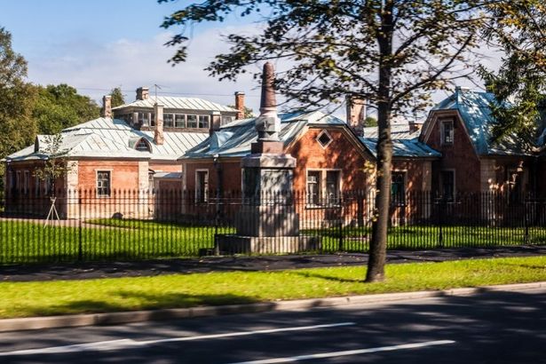 u041fu0435u0442u0435u0440u0433u043eu0444 u043fu043eu043bu0443u0447u0438u043b u043cu0443u0437u0435u0439u043du043eu0433u043e u00abu041eu0441u043au0430u0440u0430u00bb