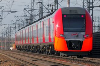 Первый скоростной электропоезд прибыл в город в Новгородской области 6 июня. На первом этапе «Ласточка» будет ездить по этому маршруту раз в неделю, далее планируется сделать рейс ежедневным.