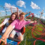 Прокатиться на огромной водной горке, пострелять из противотанковой пушки, побороть свой страх и выбраться из страшного лабиринта. Питер Online собрал список 15 лучших аттракционов Санкт-Петербурга, которые помогут жителям и гостям города окунуться в мир развлечений и адреналина. 