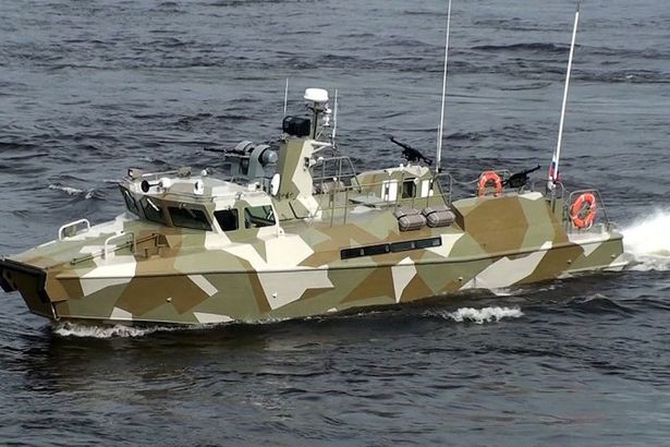 u0421u0443u0434u043eu0441u0442u0440u043eu0438u0442u0435u043bu0438 u0438u0437 u041fu0435u0442u0435u0440u0431u0443u0440u0433u0430 u043fu043eu0441u0442u0430u0432u044fu0442 u0432u043eu0435u043du043du044bu043c u043au0430u0442u0435u0440u0430 u0438 u0431u0443u043au0441u0438u0440u044b