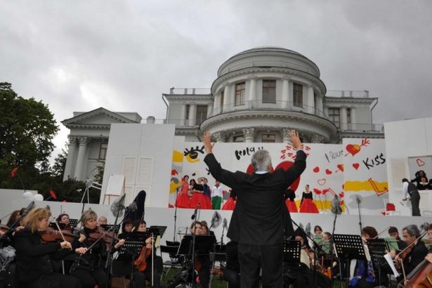 u041du0430 u0415u043bu0430u0433u0438u043du043eu043c u043eu0441u0442u0440u043eu0432u0435 u0431u0435u0441u043fu043bu0430u0442u043du043e u043fu043eu043au0430u0436u0443u0442 u043eu043fu0435u0440u0443 u041fu0440u043eu043au043eu0444u044cu0435u0432u0430