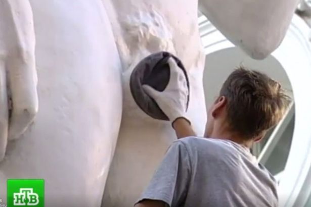 u0421u0442u0430u0442u0443u0435 u0414u0430u0432u0438u0434u0430 u043fu0440u0438u043au0440u044bu043bu0438 u043fu0440u0438u0447u0438u043du043du043eu0435 u043cu0435u0441u0442u043e