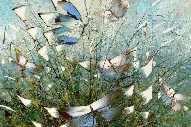 В Петербурге работает постоянная выставка художника Дмитрия Кустановича, основателя нового стиля живописи — пространственный реализм.&nbsp;В персональной галерее представлены картины из любимой зрителями серии "Бабочки", всемирно известной серии "Городские дожди", цветочные натюрморты, лесные, морские пейзажи и образы русской провинции.