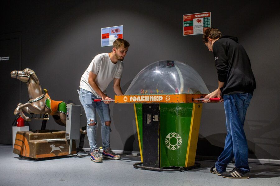 Чем себя развлечь, когда все достопримечательности Санкт-Петербурга осмотрены? Сходите на интерактивные выставки, где разрешено трогать экспонаты, нажимать на кнопки, и где взрослому будет нескучно провести время. В подборке вы найдете даже пикантные музеи с тематикой 18+.