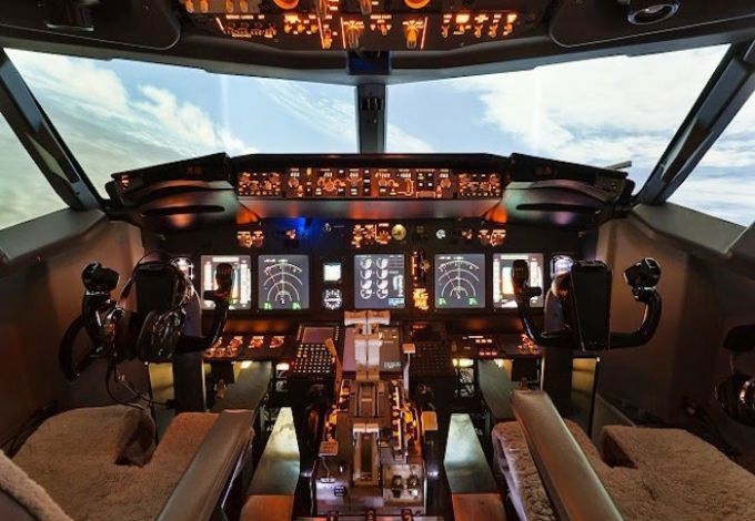 u0412 u041fu0435u0442u0435u0440u0431u0443u0440u0433u0435 u043fu043eu044fu0432u0438u043bu0441u044f u0441u0438u043cu0443u043bu044fu0442u043eu0440 u043bu0430u0439u043du0435u0440u0430 Boeing