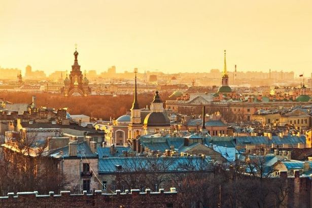 Каждый день приближает петербуржцев к теплым весенним дням. Жители Северной столицы уже ощущают тепло и меняют шубы и дубленки на легкие куртки. Радуют и синоптики. По их прогнозам температура продолжит набирать вес.