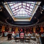 Рестораны в темноте, котокафе и шпионские бары. Самые необычные и интересные заведения Санкт-Петербурга. Атмосферные кафе, тематические рестораны. Где найти уютные места с характером.