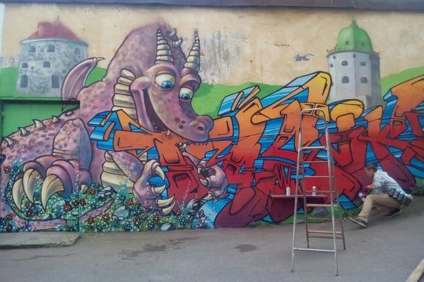 u041fu0430u043fu0430 u043du0430u0440u0438u0441u043eu0432u0430u043b u0434u043bu044f u0434u043eu0447u043au0438 u0433u0440u0430u0444u0444u0438u0442u0438 u0441 u0434u0440u0430u043au043eu043du043eu043c u0432 u0412u044bu0431u043eu0440u0433u0441u043au043eu043c u0437u0430u043cu043au0435