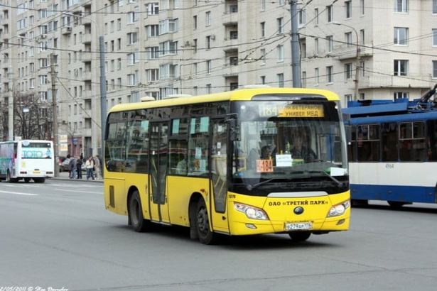 Наравне с повышением стоимости проезда в петербургском метрополитене планируют поднять стоимость проезда в маршрутках города до 55 рублей. Таким образом, в грядущем году перевозчики могут поднять стоимость проезда сразу на 15 рублей.