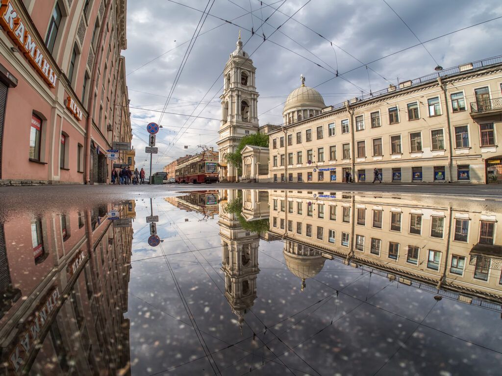 Екатерининская церковь на Васильевском острове с высокой колокольней в греческом стиле