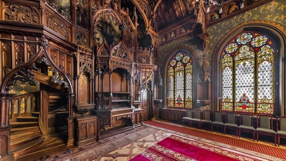 Фасад особняка Кельха с готическими элементами и средневековыми мотивами