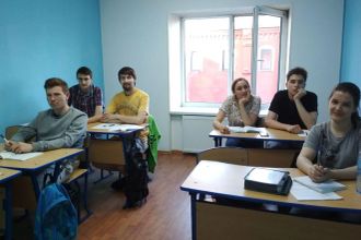 iQ-центр на Петроградской, «Годограф» от 5400 ₽, «Вместе» со средним баллом ЕГЭ 83, MAXIMUM на Рубинштейна и ещё 9 центров с адресами и ценами.