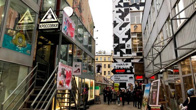 Посмотреть на звезды, прогуляться по красивому парку или загадать желание у волшебного памятника – подборка мест для влюбленных. Куда отправиться в Санкт-Петербурге в места полные романтики с любимой девушкой/парнем.