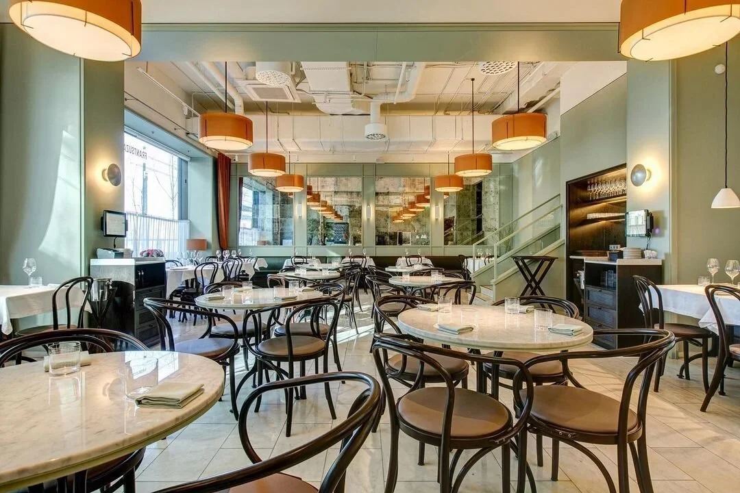 Frantsuza Bistrot на набережной Лазарева в Санкт-Петербурге — французское бистро с видом на Крестовский