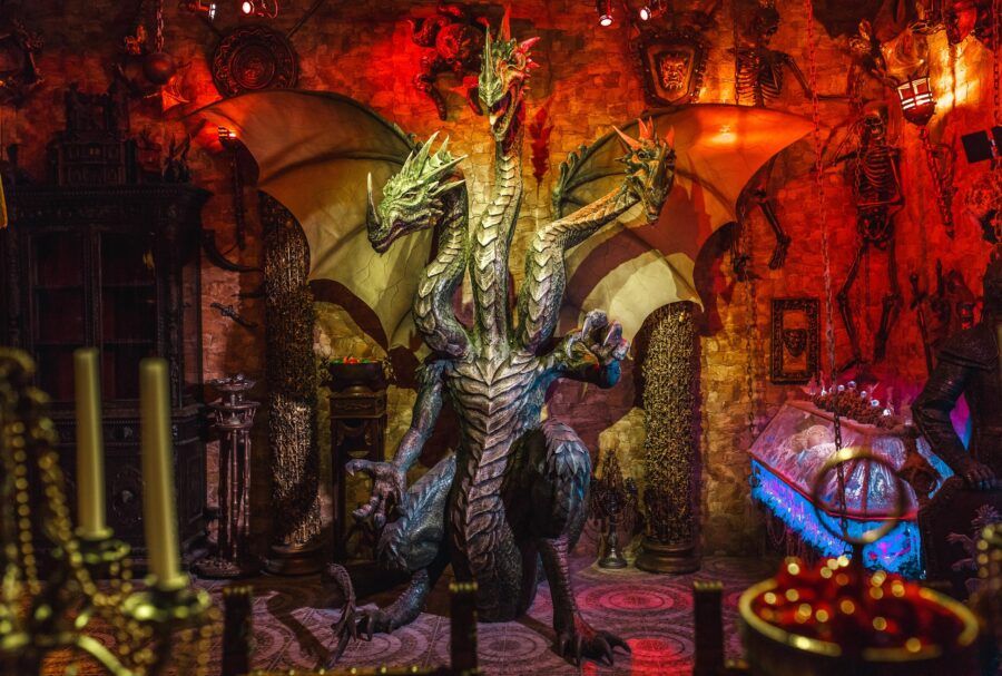 Яркие граффити, автомобиль Элвиса Пресли, гигантский макет Петербурга, столетний парфюм, специи и кофе со всего света, оригинальные вещицы для любовных утех — и это далеко не все интересности из этих необычных музеев. Большой список всех занимательных музеев и выставок Петербурга, которые понравятся как гостям, так и жителям города.