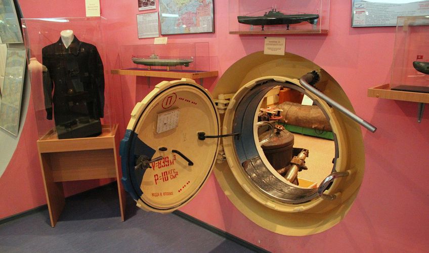 Аэролифт – это воздушный шар, закрепленный тросами, который может подняться в высоту на 150 метров. В России подобного аэролифта больше нет ни в одном городе. Подъем на нем составляет 15 минут. Стоимость от 500 до 1000 рублей. Детям, ниже 110 см. ростом, бесплатно.&nbsp;